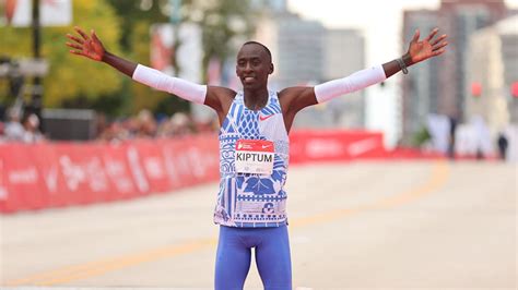 kelvin kiptum world record pace